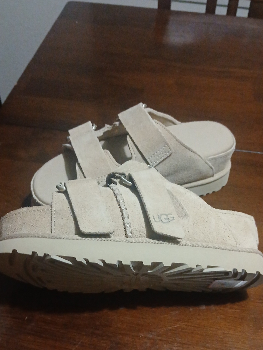 NWOT UGG PLATFORM SANDALS
